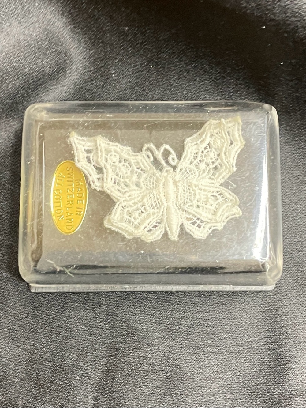 VINTAGE Hand-Crafted Lace Butterfly Brooch made in Switzerland - Picture 5 of 5